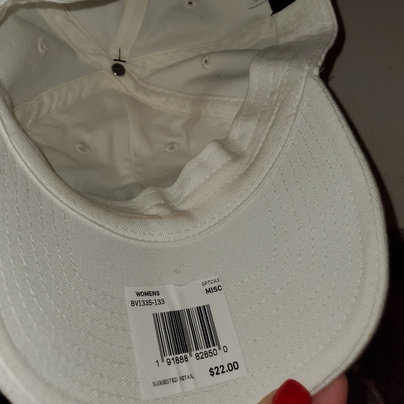 Brand new nike hat - Picture 2 of 3